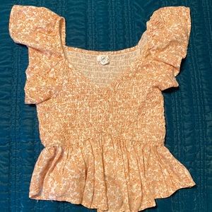 Super cute floral shirt only wore 1 time